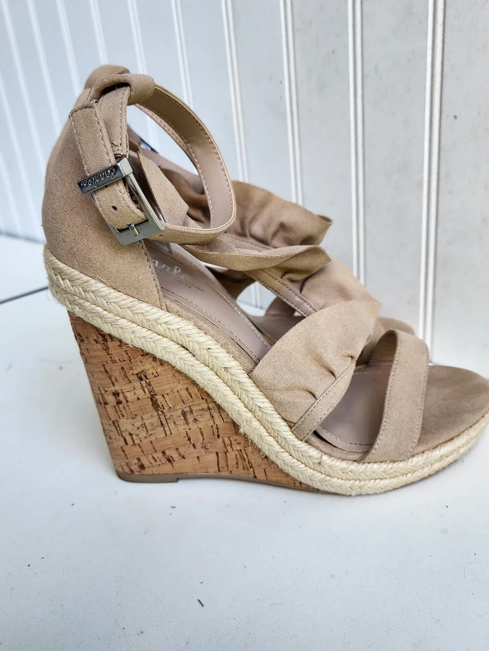 Charles David Women’s Ruffled Beige Suede Espadrille Wedges $170 Size 8.5 M